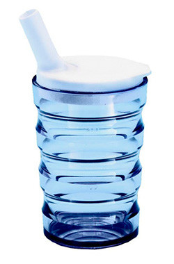 Ergonomischer Trinkbecher mit zwei Griffen, Skalierung und Ausgießer für sicheres, selbstständiges Trinken.